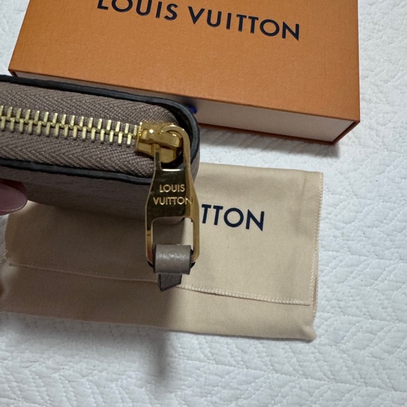 Louis Vuitton - Zippy Wallet Turtledove - M69034 - Picture 14 of 14
